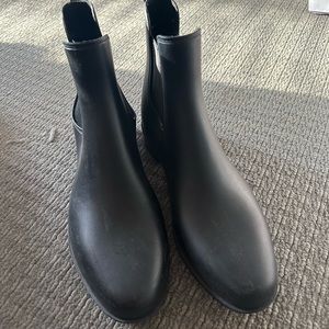 Matte black rain boots!
